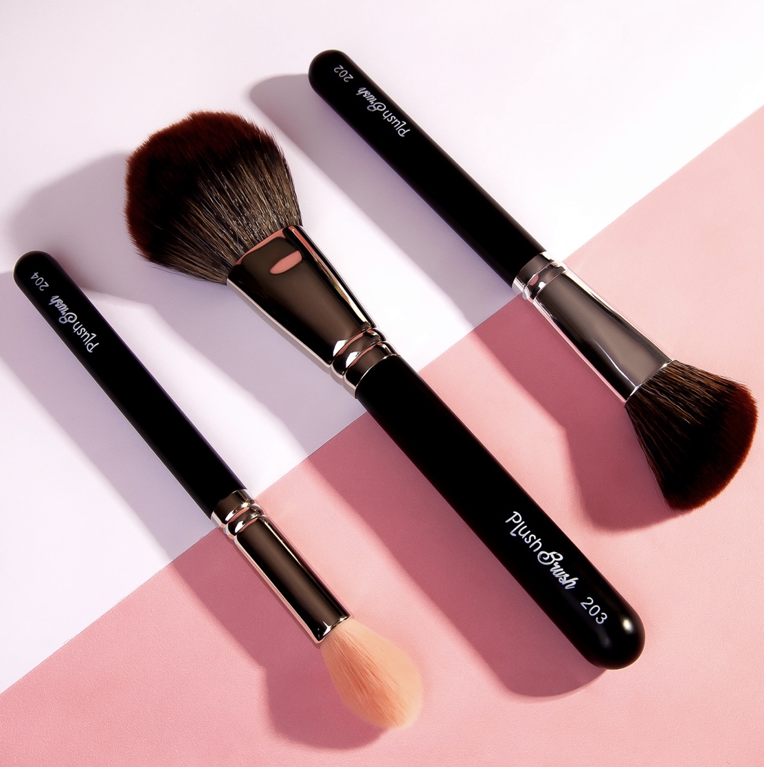 WIN! Complete Make Up Brush set from Plush Brushes The Weekend Pages